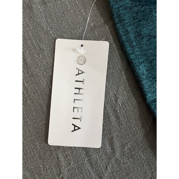 Women’s Athleta Relay capri Size XL Leggings, NWT, Never Been Worn. - Picture 5 of 6